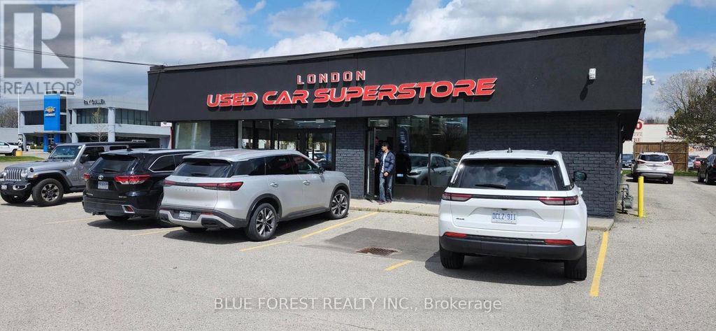 746 Wharncliffe Road S, London South (south Q)