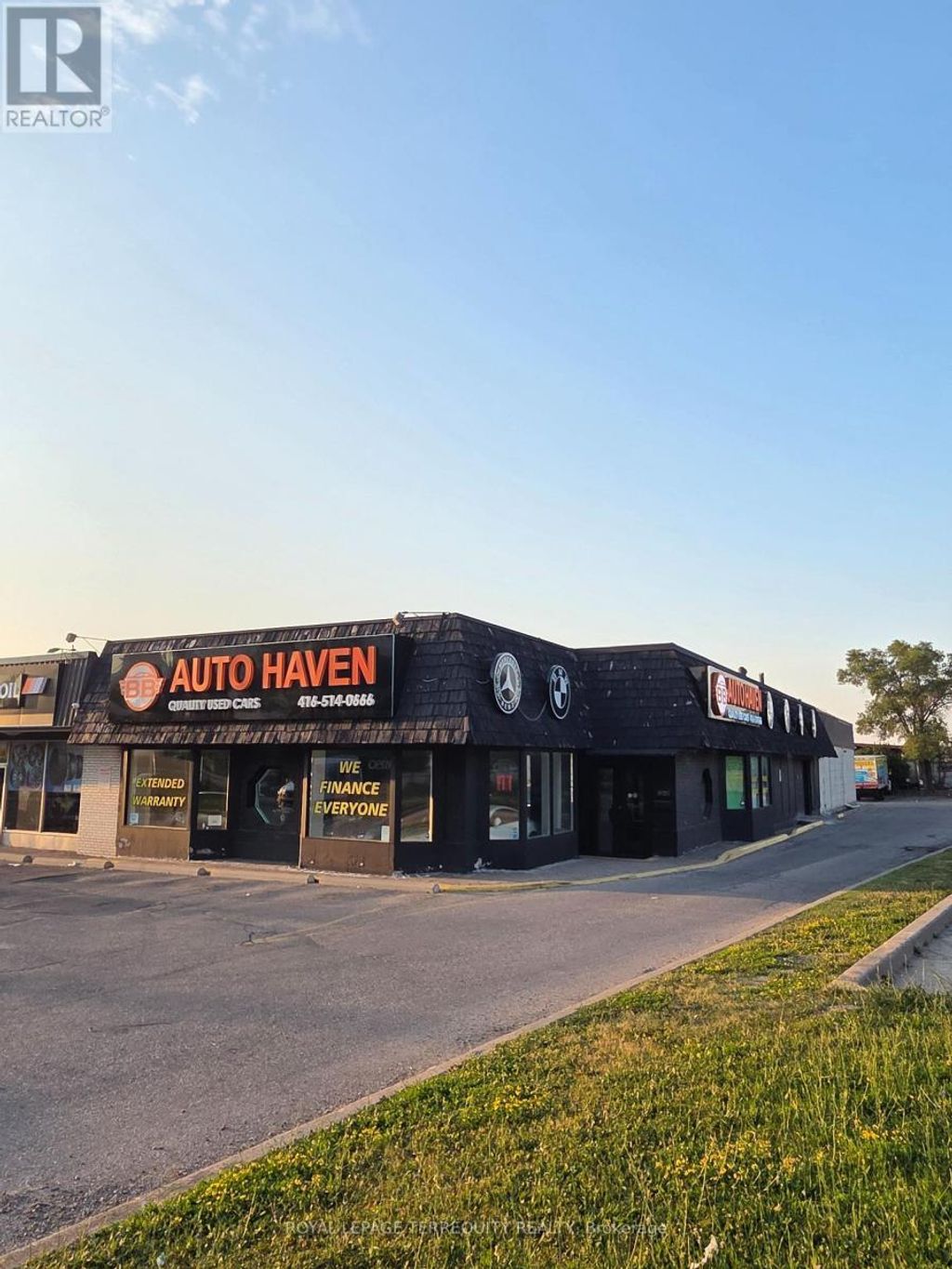 1025 Finch Avenue W, Toronto (york University Heights)