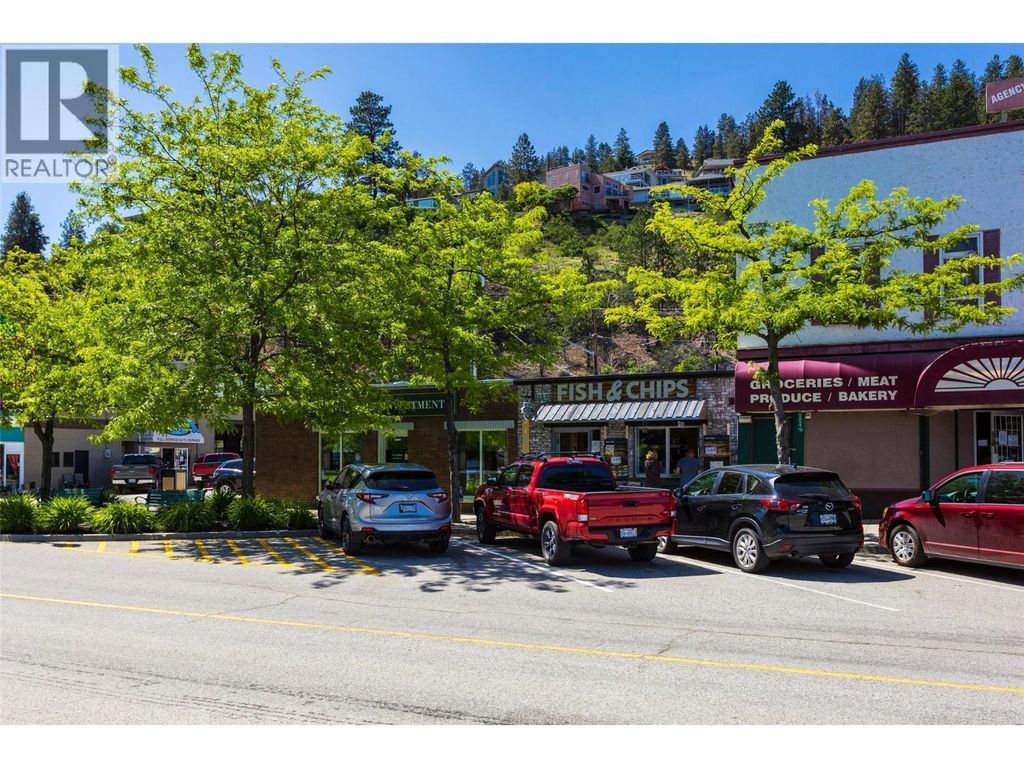 5860 Beach Avenue Unit# Unit A, Peachland