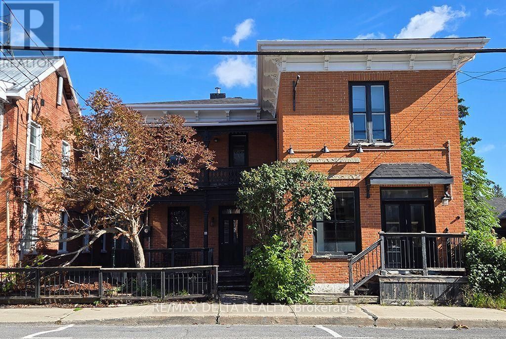 117 Main Street E, Champlain