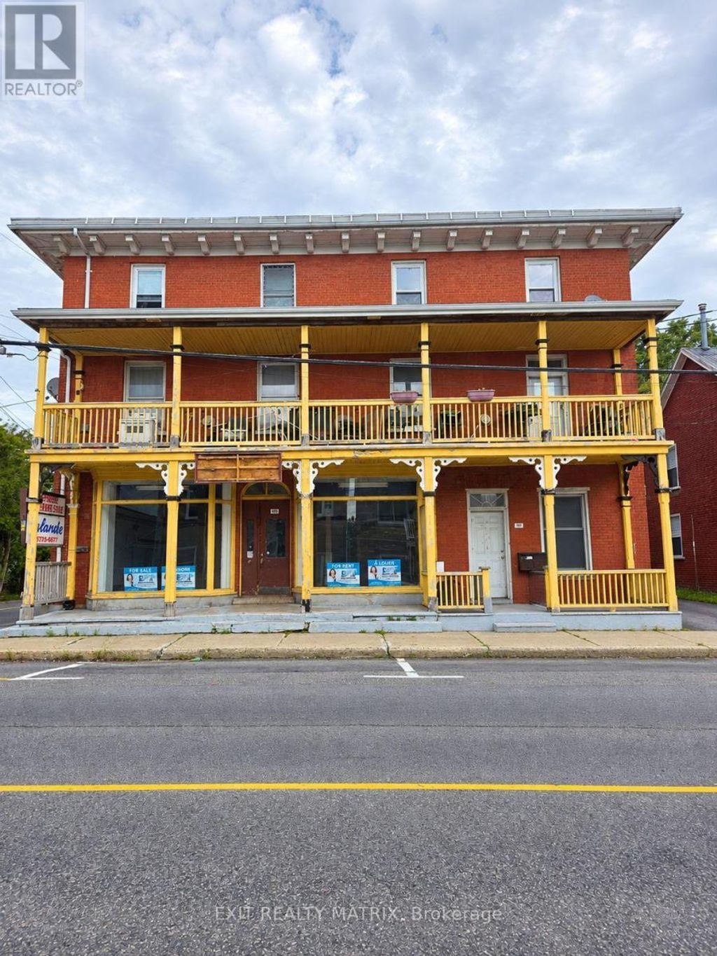 143-145 Main Street E, Champlain