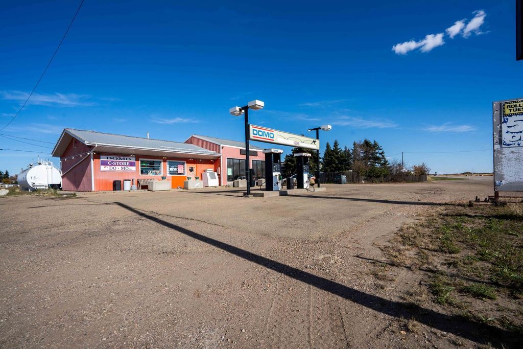 4910 Highway Avenue, Strome