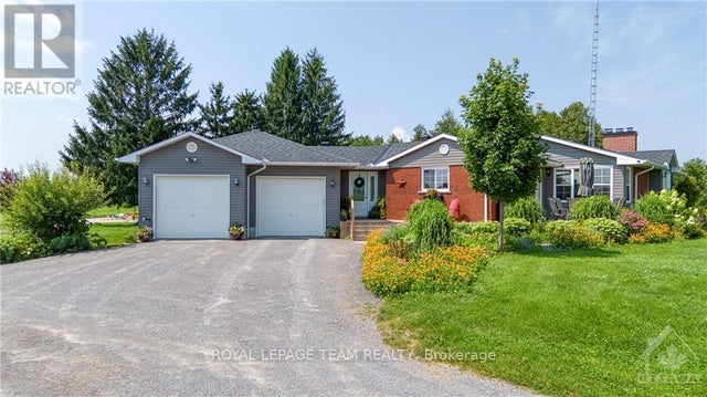 6443 Martin Street, Mississippi Mills