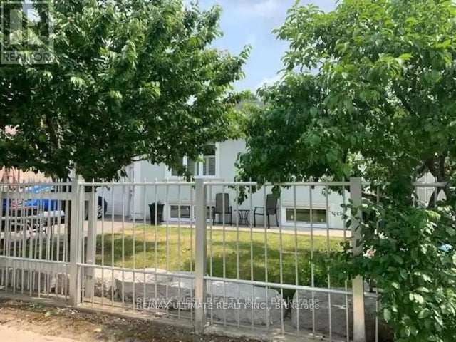 257 Patricia Avenue, Toronto (newtonbrook West)