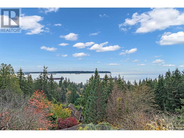 4253 Rockbank Place, West Vancouver