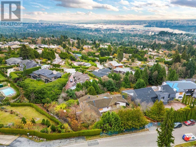 1318 Crestwell Road, West Vancouver