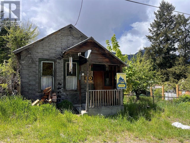 707 Park Street, Slocan