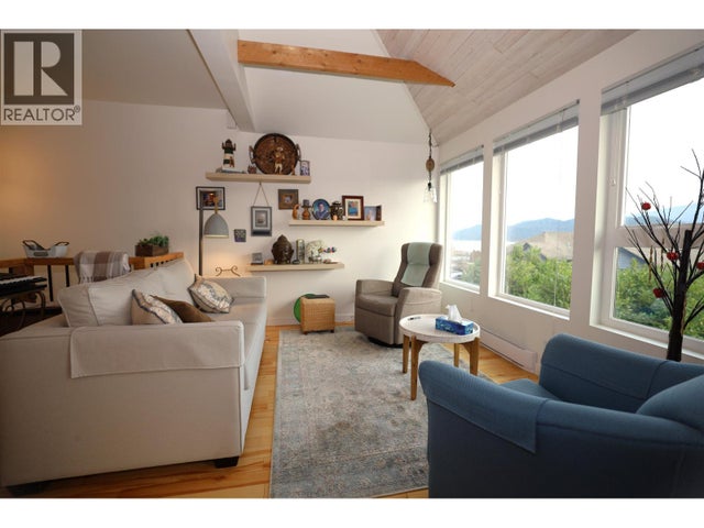 512 S Fletcher Road, Gibsons