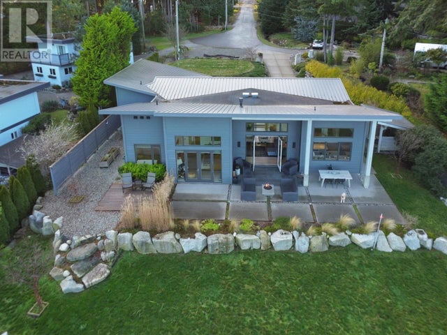 7503 Eureka Place, Halfmoon Bay
