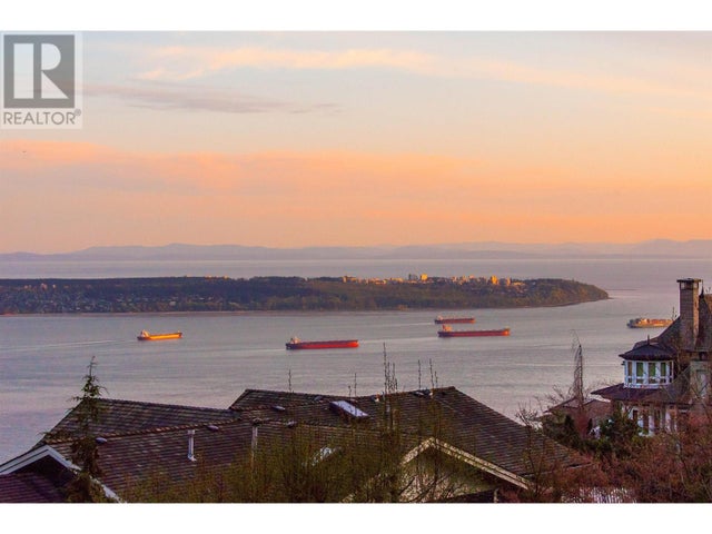 2307 Kadlec Court, West Vancouver