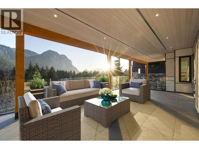 2216 Windsail Place, Squamish