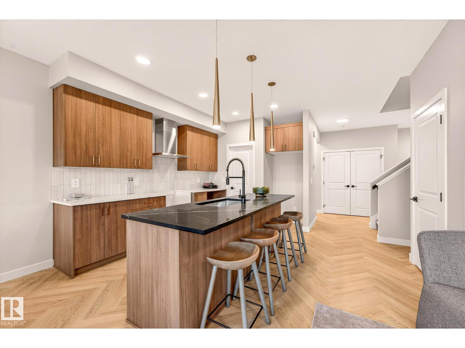 8207 Kiriak Lo Sw, Edmonton