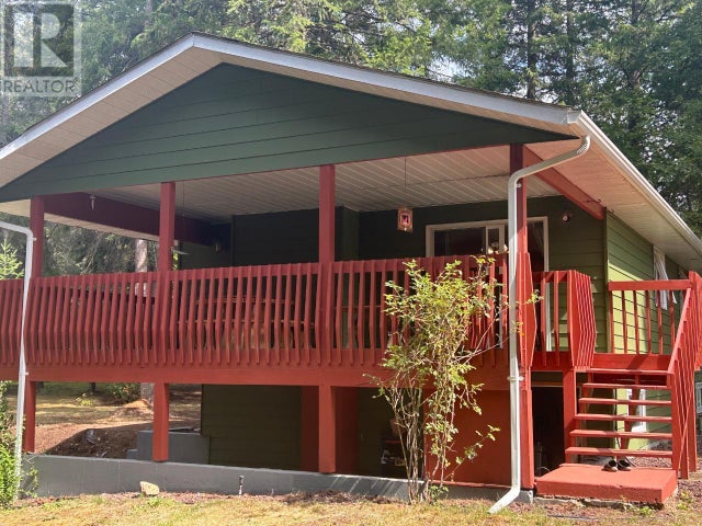 1055 White Road, South Slocan