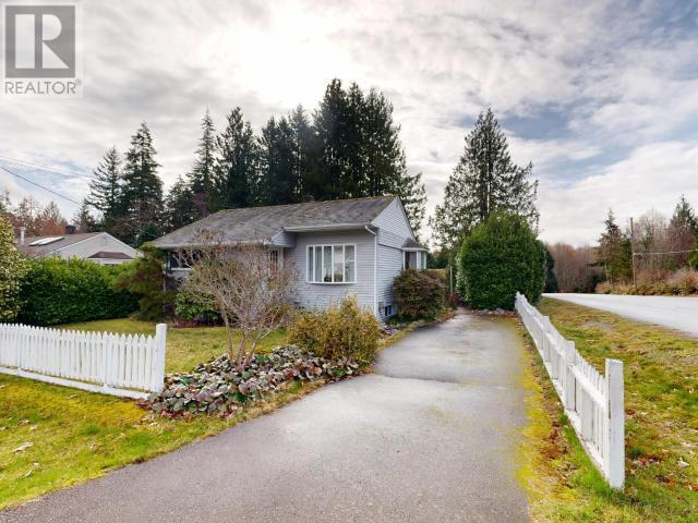 6618 Drake Street, Powell River