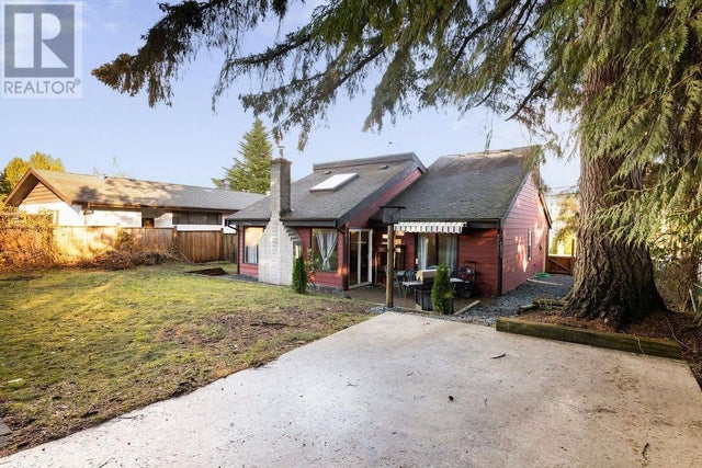 5613 Trail Avenue, Sechelt