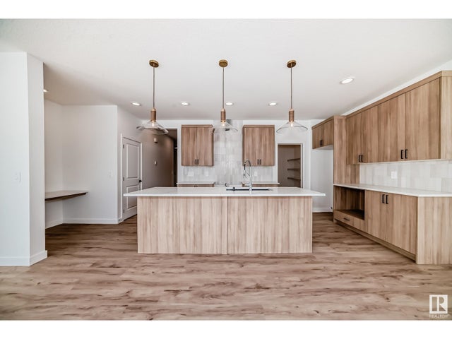 8215 Kiriak Lo Sw, Edmonton