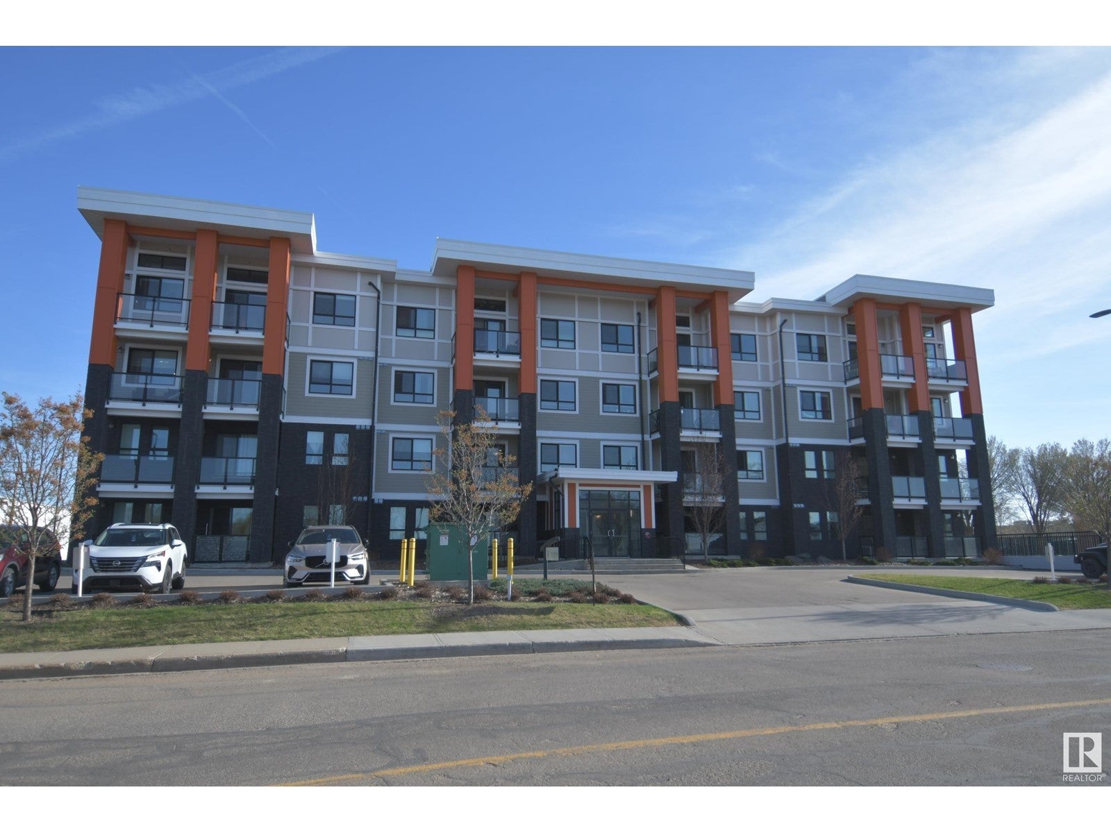 #408 17 Columbia Av, Devon