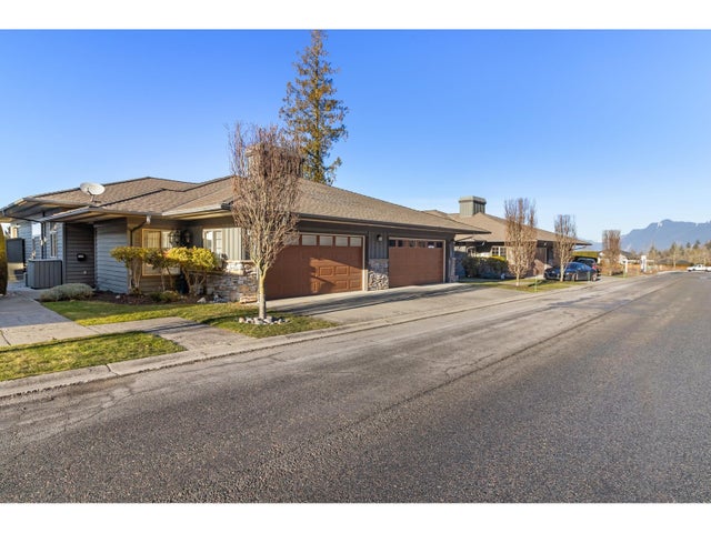 104 51096 Falls Court|eastern Hillsides, Chilliwack