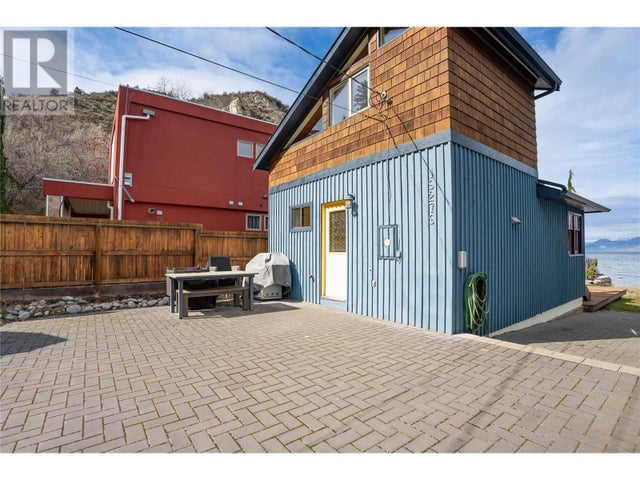 19279 Lakeshore Drive N, Summerland