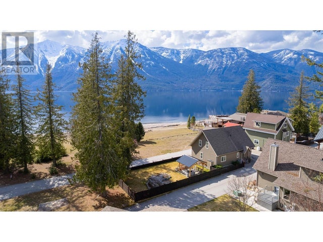 13484 & 13486 Lakeshore Drive, Boswell