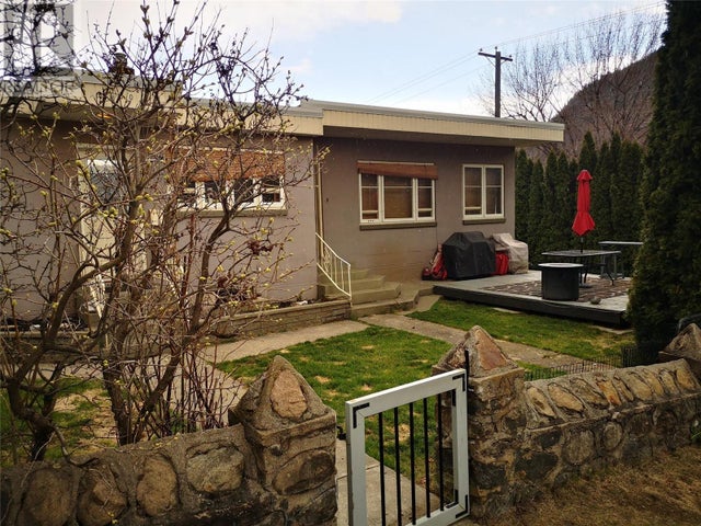 3300 Dahlia Crescent, Trail