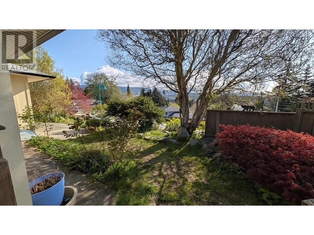 5589 Medusa Place, Sechelt