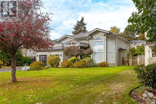 812 Dalewood Lane, Saanich