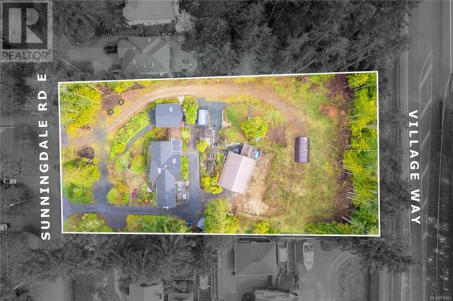 218 Sunningdale Rd E, Qualicum Beach