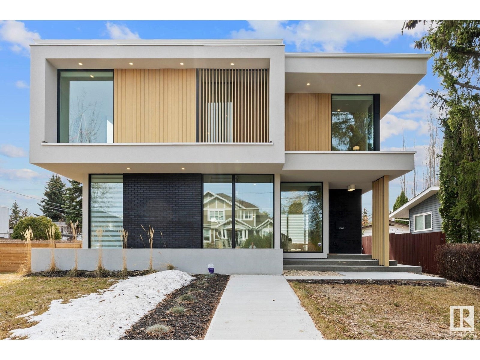 13807 88 Av Nw, Edmonton