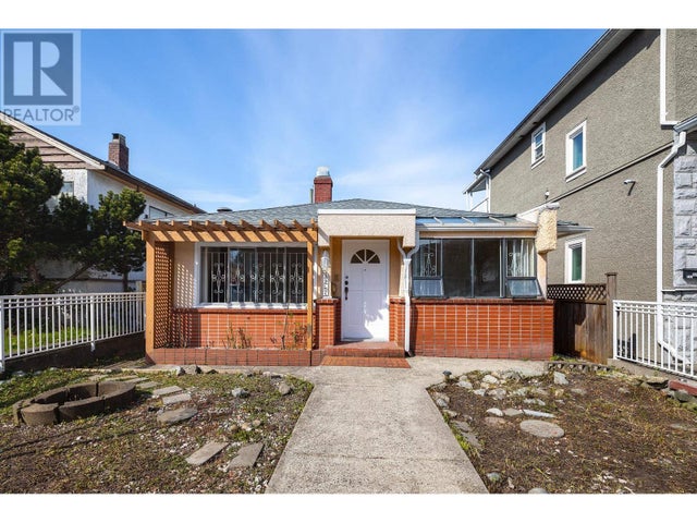 3247 Napier Street, Vancouver