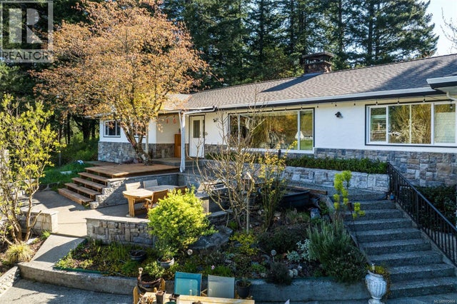 946 Klahanie Dr, Langford