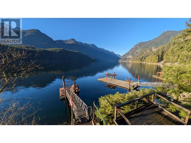 11 East Of Croker Island, North Vancouver