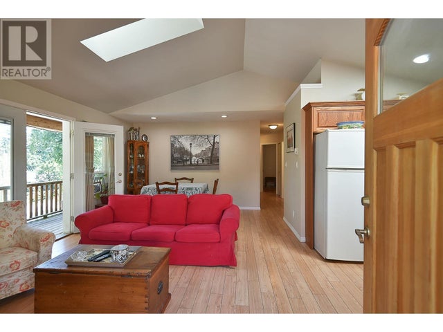 5689 Salmon Drive, Sechelt