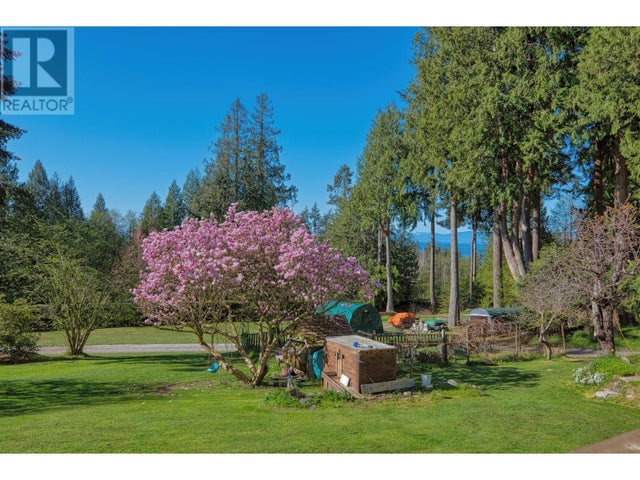 1106 A & B Gladwin Trail Road, Roberts Creek