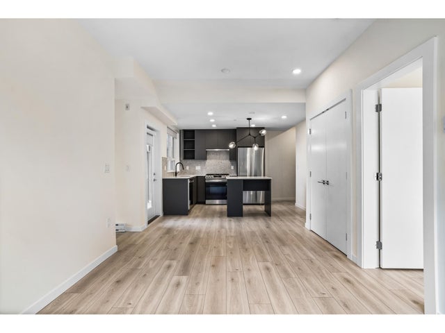 301 7920 206 Street, Langley