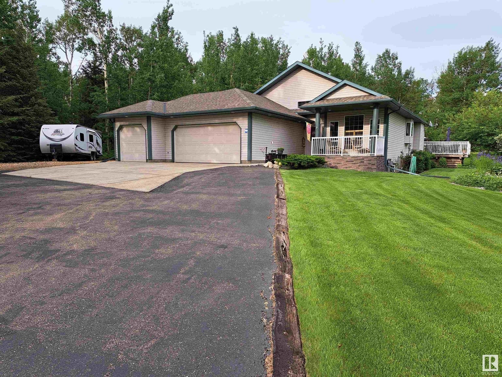 5302 32 St, Rural Wetaskiwin County