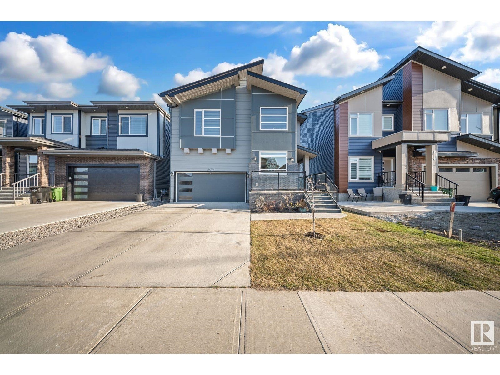 19707 26 Av Nw, Edmonton