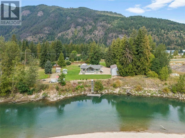 421 Hillier Road, Sicamous