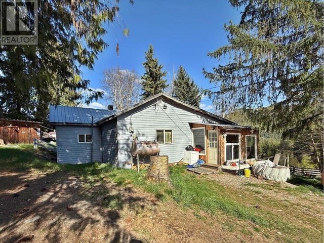 3437 Yellowhead Highway, Vavenby