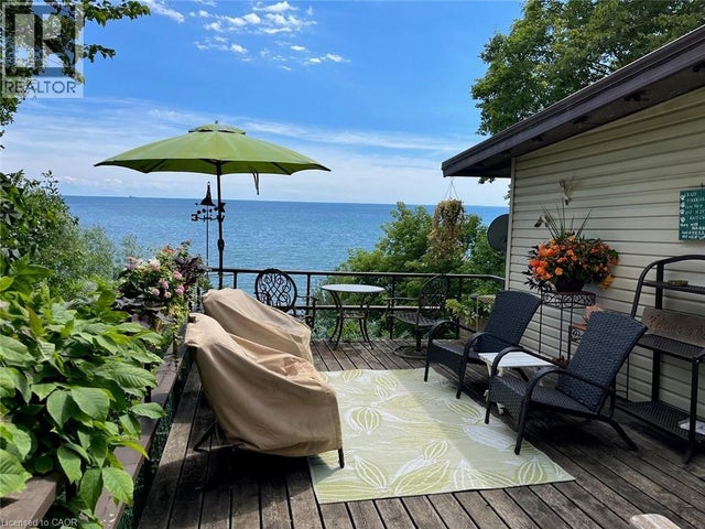 110 Old Lakeshore Road, Woodhouse