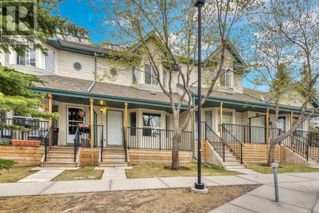 194 Hidden Valley Villas Nw, Calgary