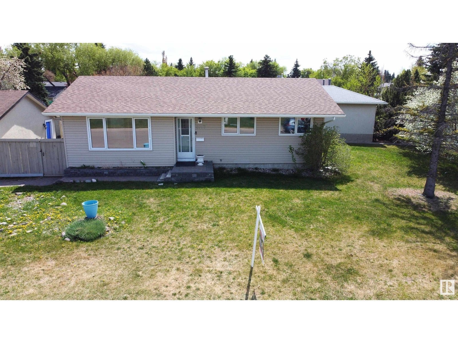 8107 22 Av Nw, Edmonton