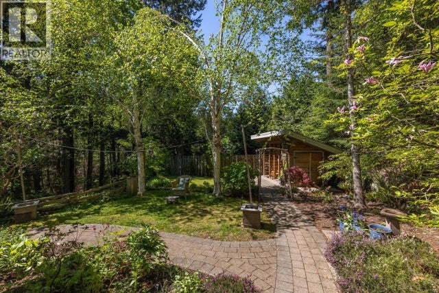 576 Cates Hill Road, Bowen Island