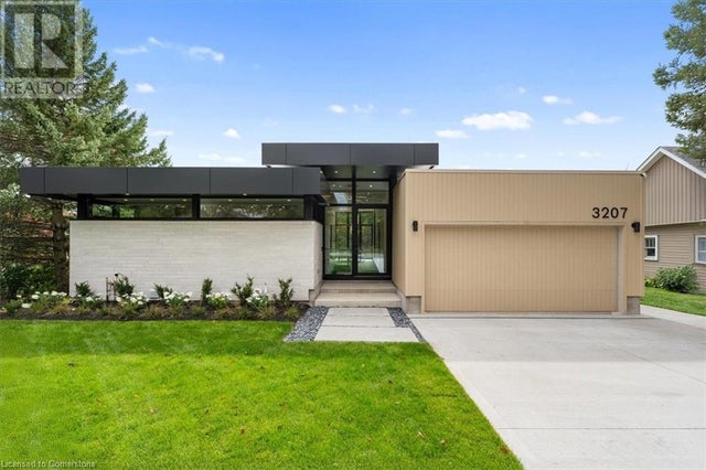 3207 Vivian Line 37, Stratford