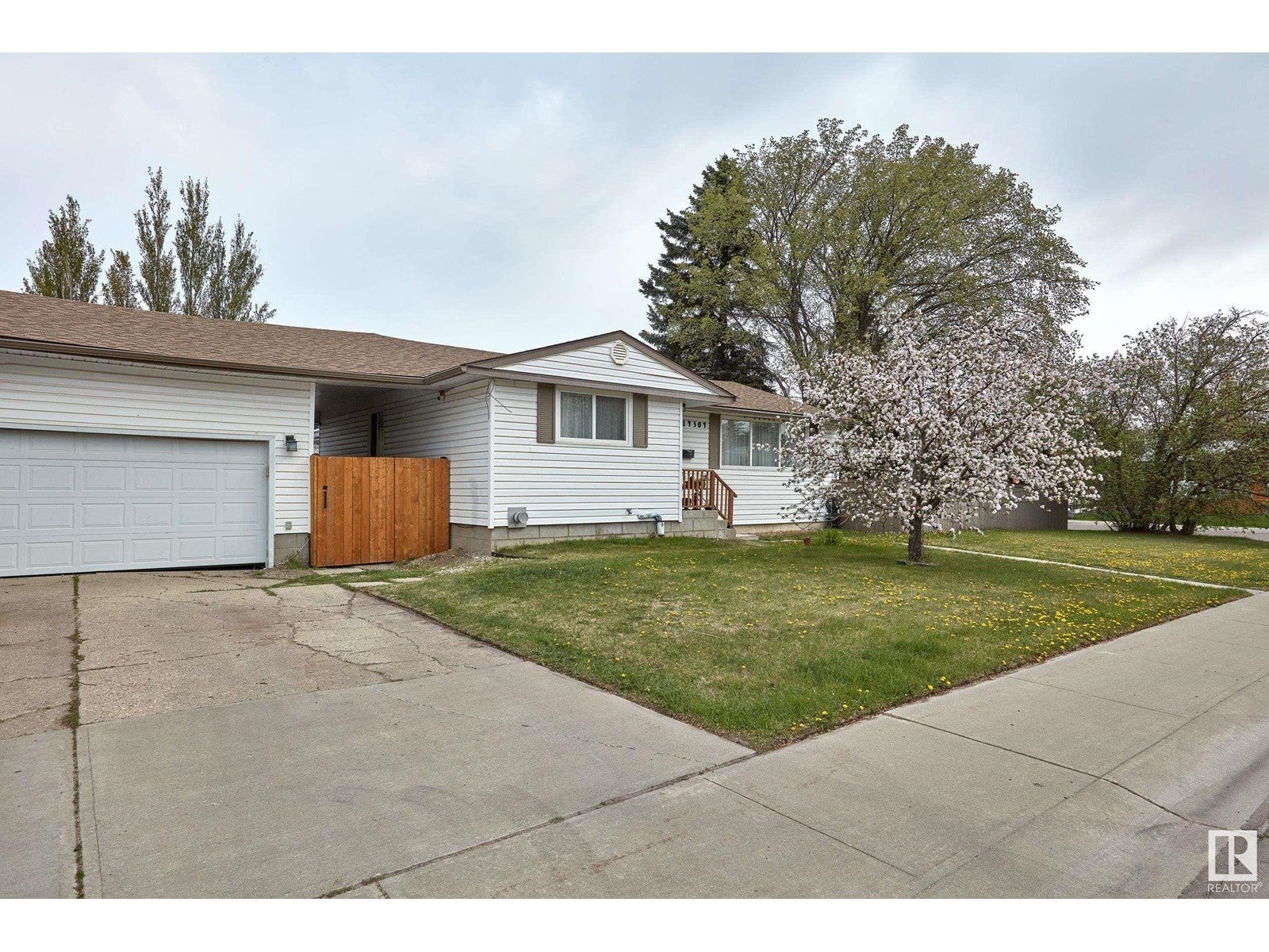 14304 89a Av Nw, Edmonton