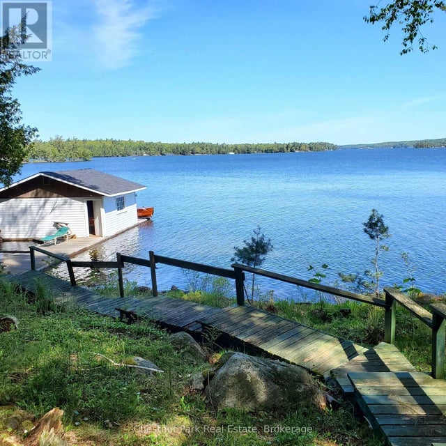 76 Tobin Island, Muskoka Lakes (medora)
