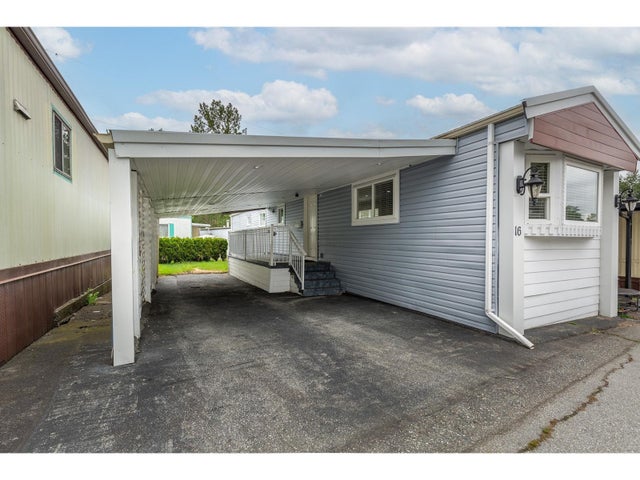 16 8266 King George Boulevard, Surrey