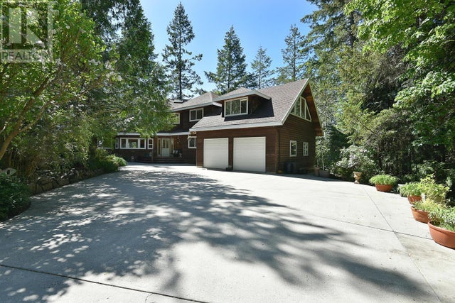 8852 Redrooffs Road, Halfmoon Bay