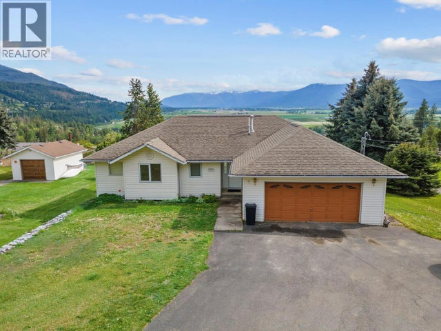 1047 Westview Road, Wynndel