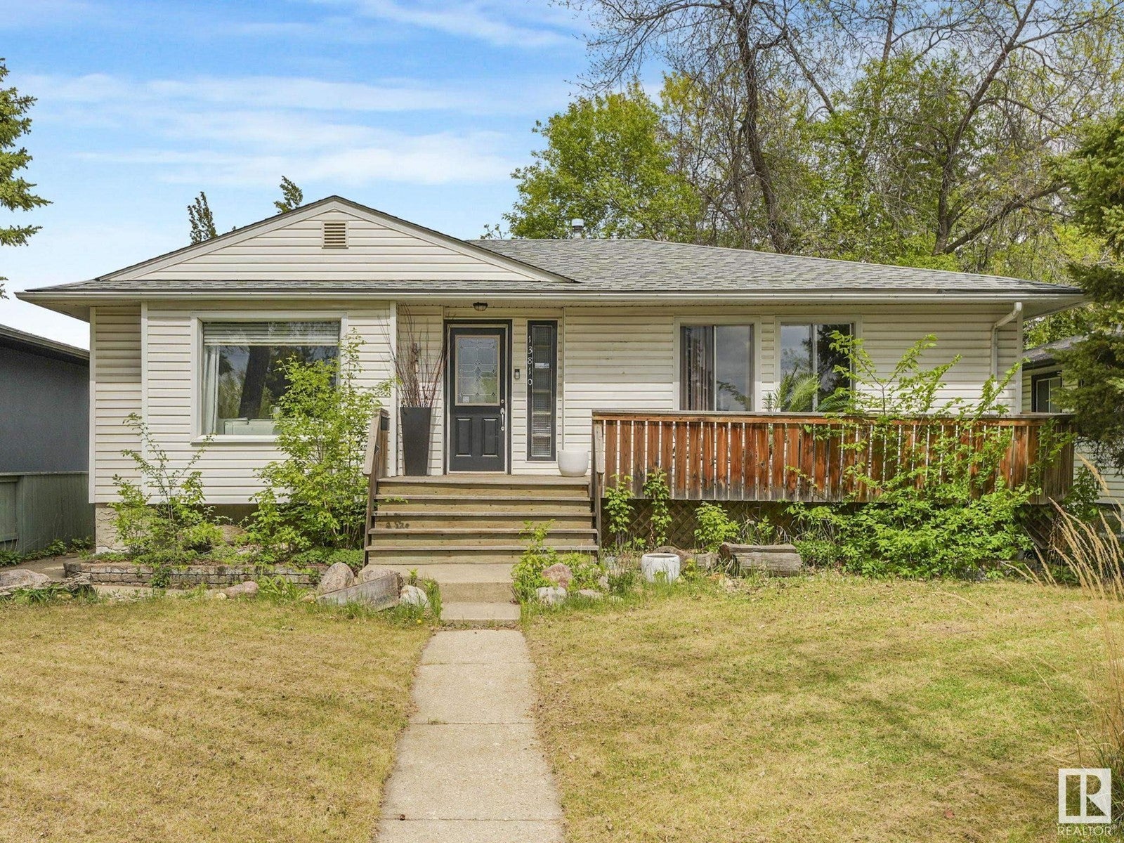 13810 102 Av Nw, Edmonton
